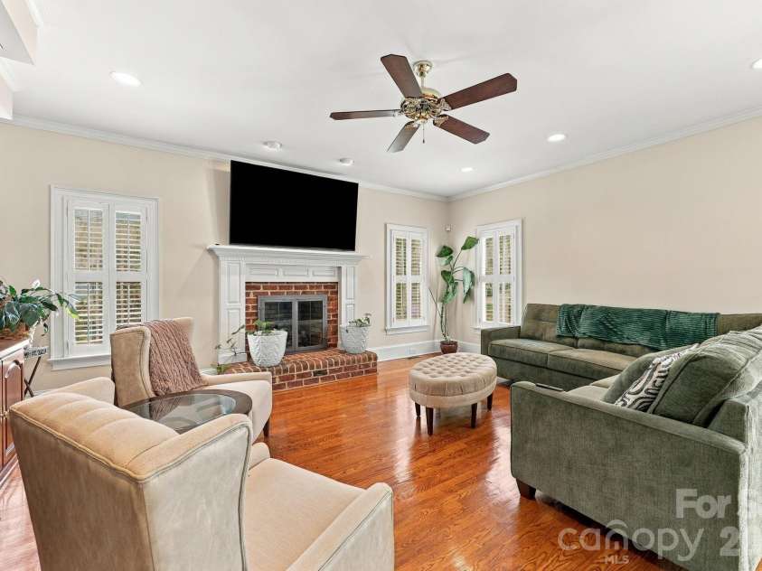633 Peacehaven Road, Kannapolis, NC 28083.  MLS# CAR4423398, YatesRealty ID 52686. 