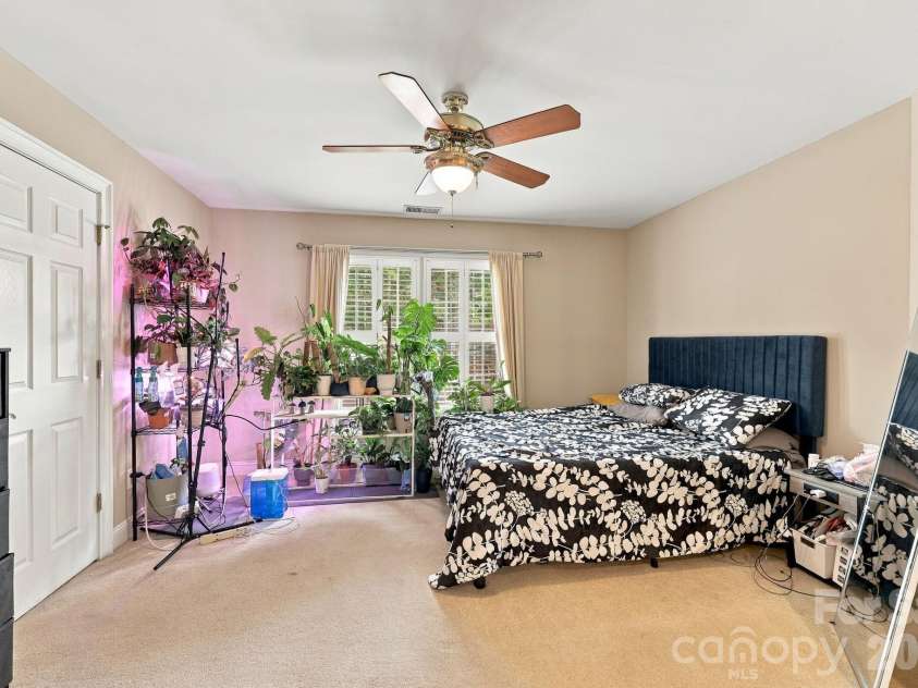 633 Peacehaven Road, Kannapolis, NC 28083.  MLS# CAR4423398, YatesRealty ID 52686. 
