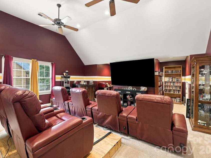 633 Peacehaven Road, Kannapolis, NC 28083.  MLS# CAR4423398, YatesRealty ID 52686. 