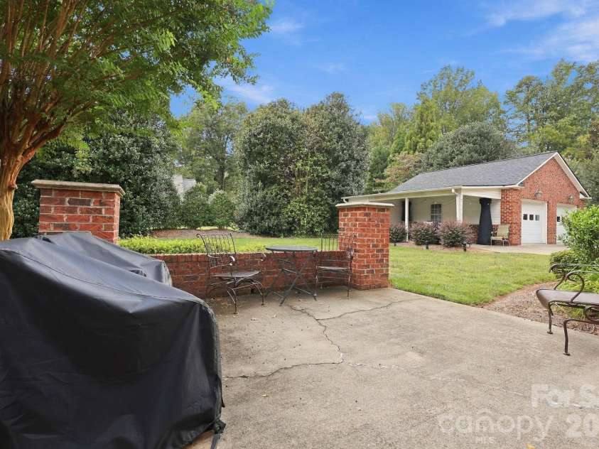 633 Peacehaven Road, Kannapolis, NC 28083.  MLS# CAR4423398, YatesRealty ID 52686. 