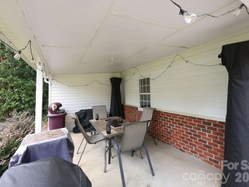 633 Peacehaven Road, Kannapolis, NC 28083.  MLS# CAR4423398, YatesRealty ID 52686. 