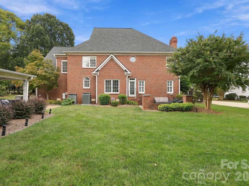 633 Peacehaven Road, Kannapolis, NC 28083.  MLS# CAR4423398, YatesRealty ID 52686. 