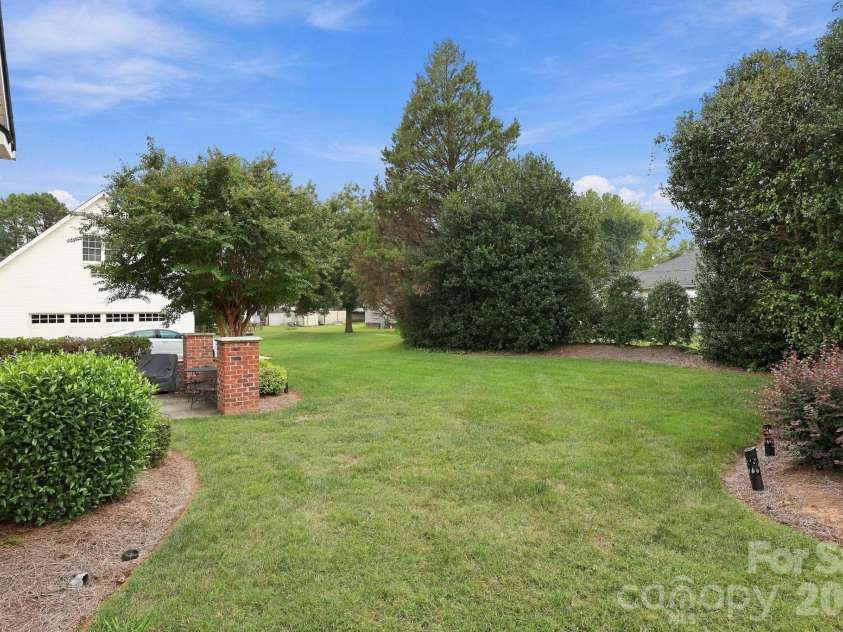 633 Peacehaven Road, Kannapolis, NC 28083.  MLS# CAR4423398, YatesRealty ID 52686. 