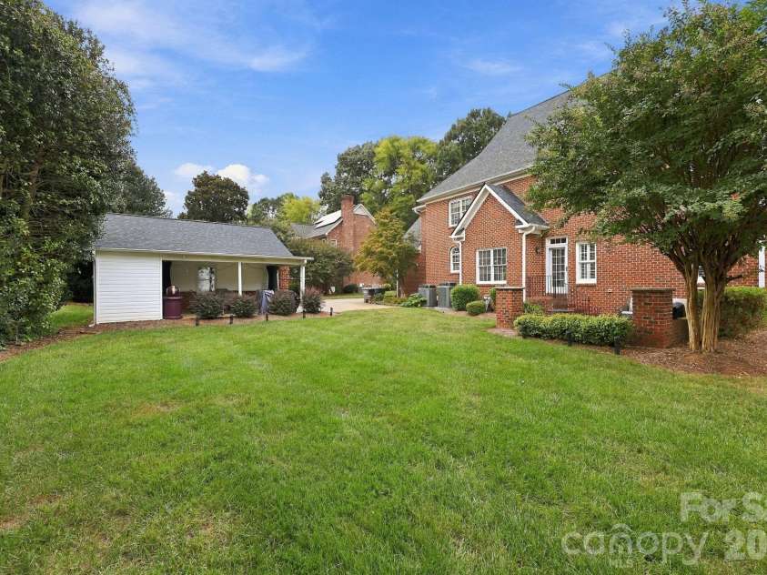 633 Peacehaven Road, Kannapolis, NC 28083.  MLS# CAR4423398, YatesRealty ID 52686. 