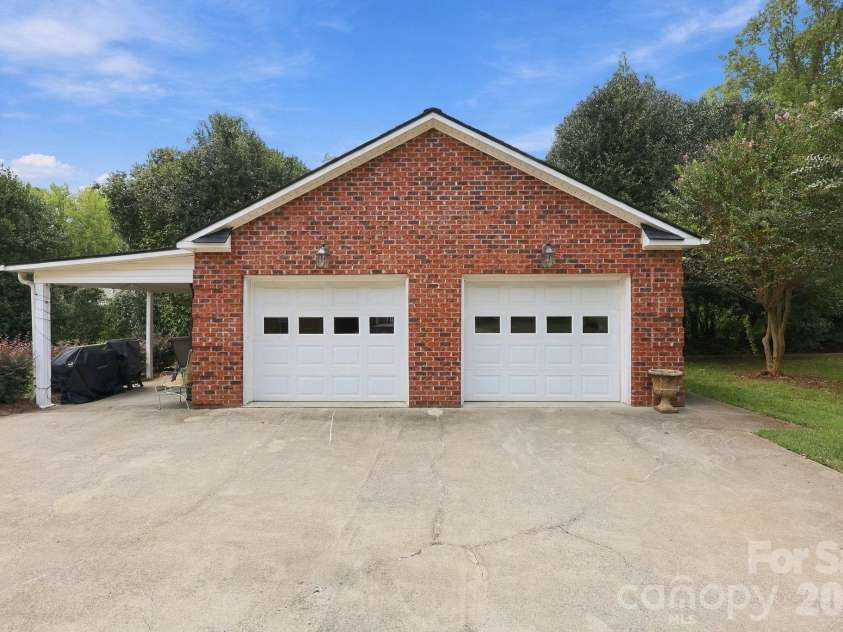 633 Peacehaven Road, Kannapolis, NC 28083.  MLS# CAR4423398, YatesRealty ID 52686. 