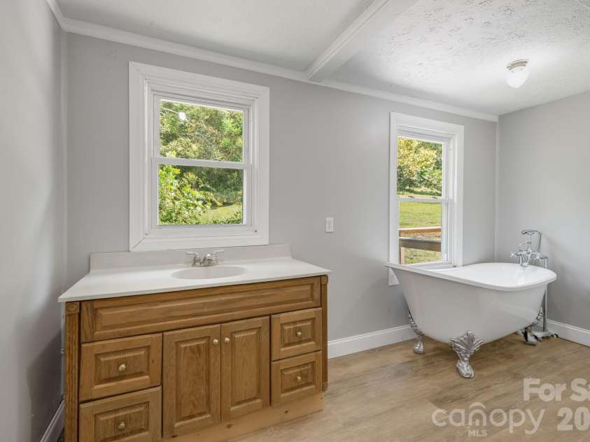 4078 NC 208 Highway, Marshall, NC 28753.  MLS# CAR4425810, YatesRealty ID 52688. Bathroom