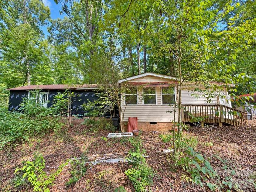 4235 Eagle Chase Drive, Charlotte, NC 28216.  MLS# CAR4427175, YatesRealty ID 52689. 