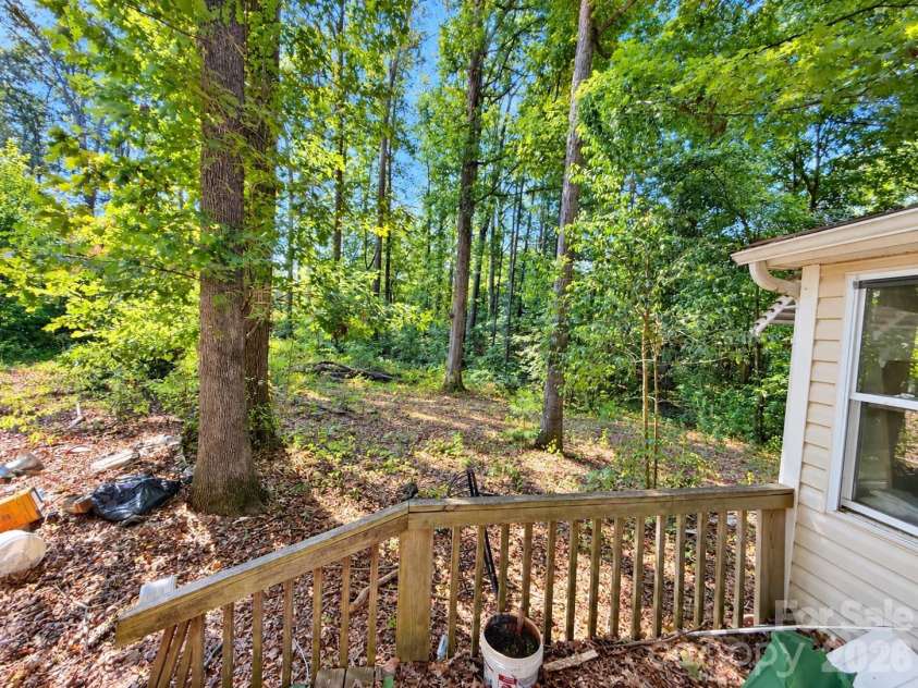 4235 Eagle Chase Drive, Charlotte, NC 28216.  MLS# CAR4427175, YatesRealty ID 52689. 