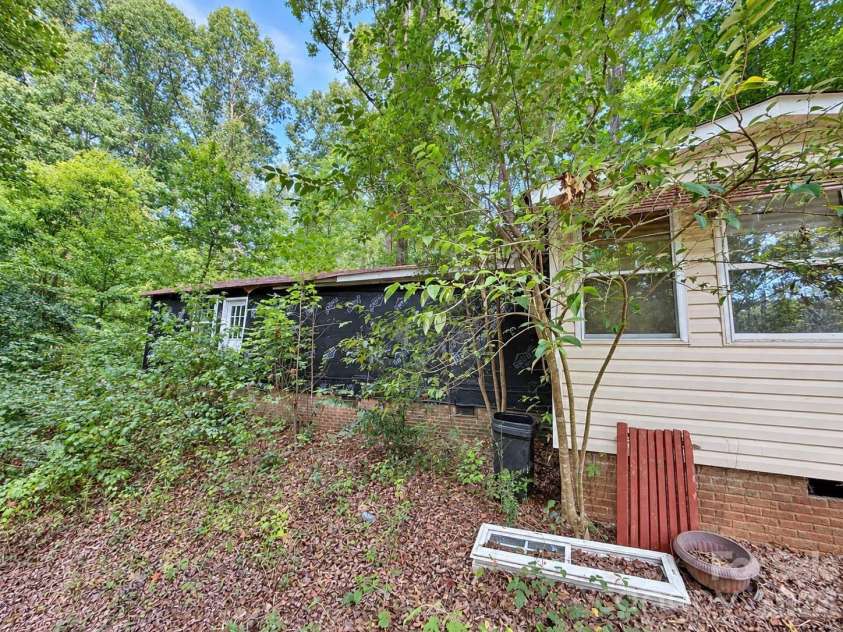 4235 Eagle Chase Drive, Charlotte, NC 28216.  MLS# CAR4427175, YatesRealty ID 52689. 