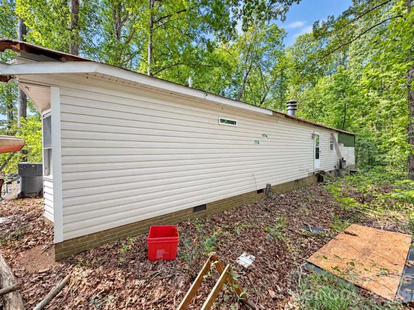 4235 Eagle Chase Drive, Charlotte, NC 28216.  MLS# CAR4427175, YatesRealty ID 52689. 
