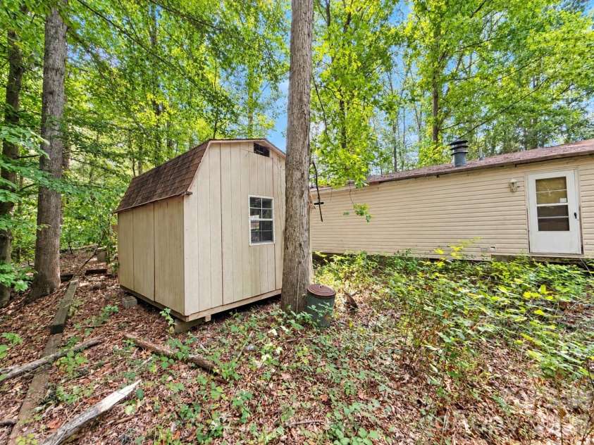 4235 Eagle Chase Drive, Charlotte, NC 28216.  MLS# CAR4427175, YatesRealty ID 52689. 