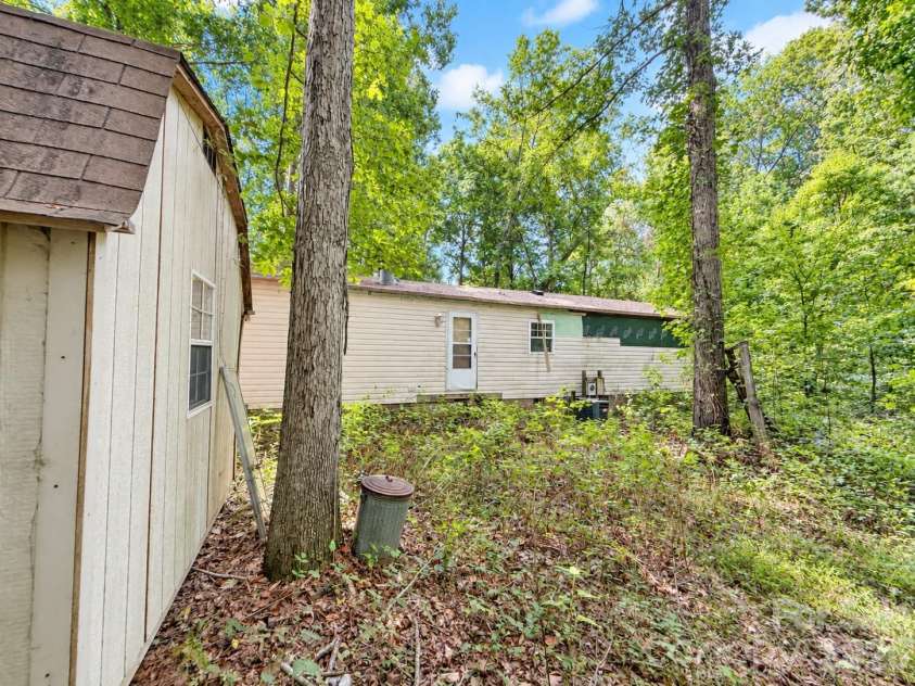 4235 Eagle Chase Drive, Charlotte, NC 28216.  MLS# CAR4427175, YatesRealty ID 52689. 