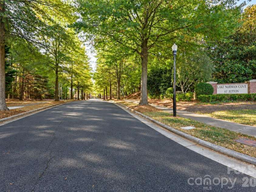 19342 Makayla Lane, Cornelius, NC 28031.  MLS# CAR4424922, YatesRealty ID 52691. 