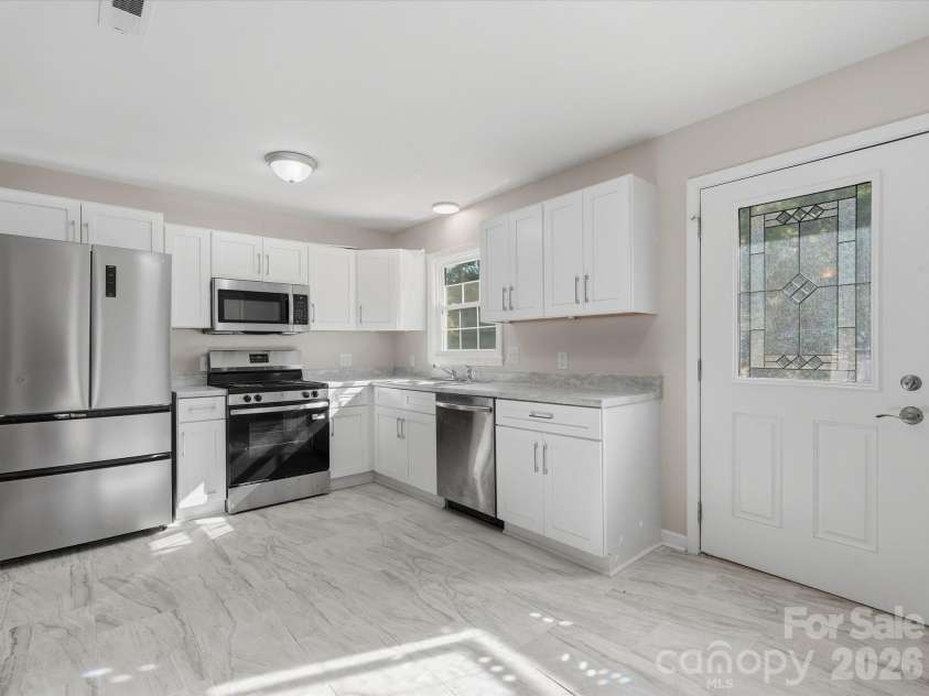 102 Cushman Drive, Chester, SC 29706.  MLS# CAR4426438, YatesRealty ID 52694. 