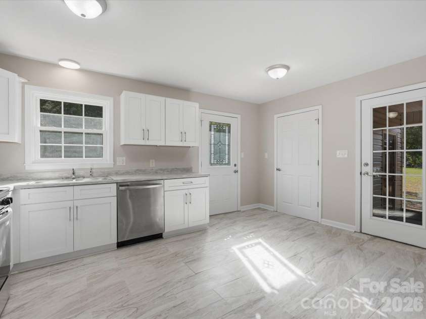 102 Cushman Drive, Chester, SC 29706.  MLS# CAR4426438, YatesRealty ID 52694. 