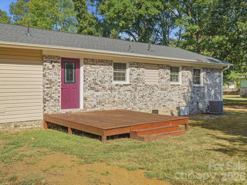 102 Cushman Drive, Chester, SC 29706.  MLS# CAR4426438, YatesRealty ID 52694. 