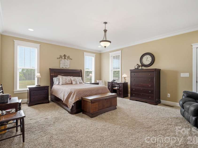 212 Scism Road, Kings Mountain, NC 28086.  MLS# CAR4406488, YatesRealty ID 52695. Main floor primary suite