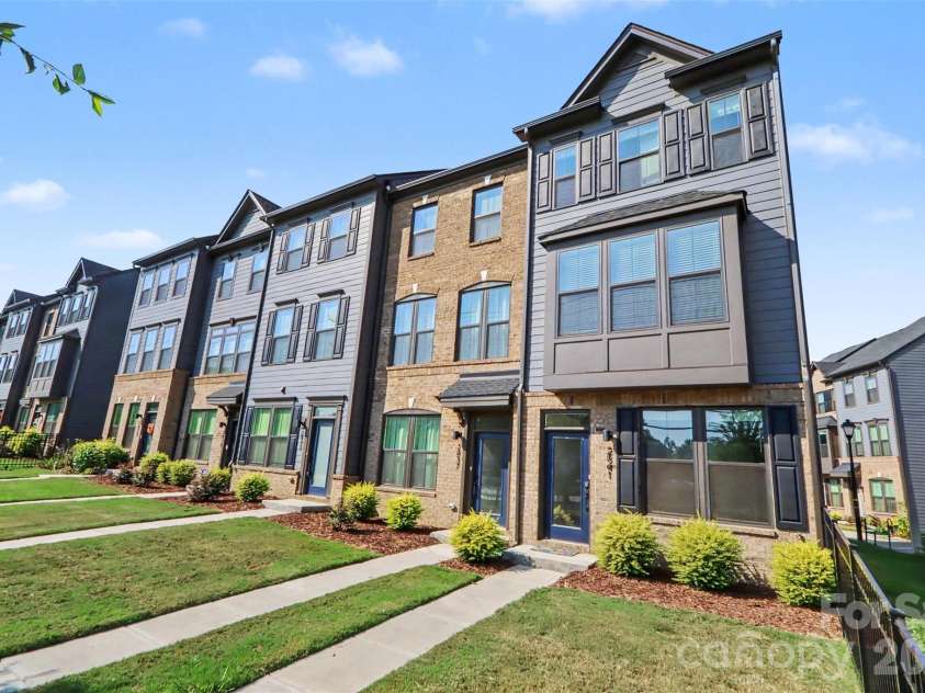 2841 Statesville Avenue, Charlotte, NC 28206.  MLS# CAR4425972, YatesRealty ID 52697. Front Right