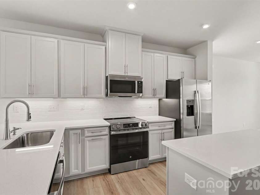 2841 Statesville Avenue, Charlotte, NC 28206.  MLS# CAR4425972, YatesRealty ID 52697. Kitchen