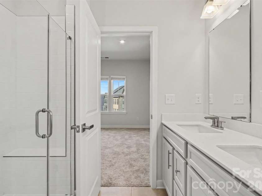 2841 Statesville Avenue, Charlotte, NC 28206.  MLS# CAR4425972, YatesRealty ID 52697. Primary Bath