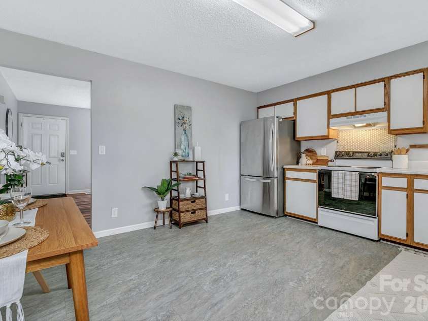 148 Stradley Mountain Road, Asheville, NC 28806.  MLS# CAR4425491, YatesRealty ID 52698. 