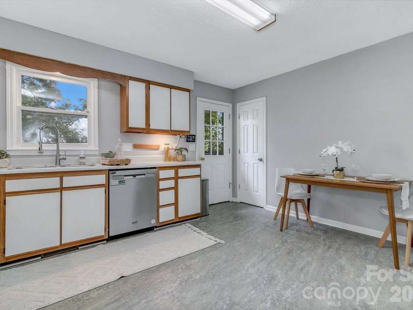 148 Stradley Mountain Road, Asheville, NC 28806.  MLS# CAR4425491, YatesRealty ID 52698. 