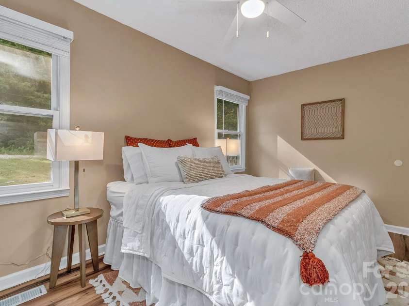 148 Stradley Mountain Road, Asheville, NC 28806.  MLS# CAR4425491, YatesRealty ID 52698. 