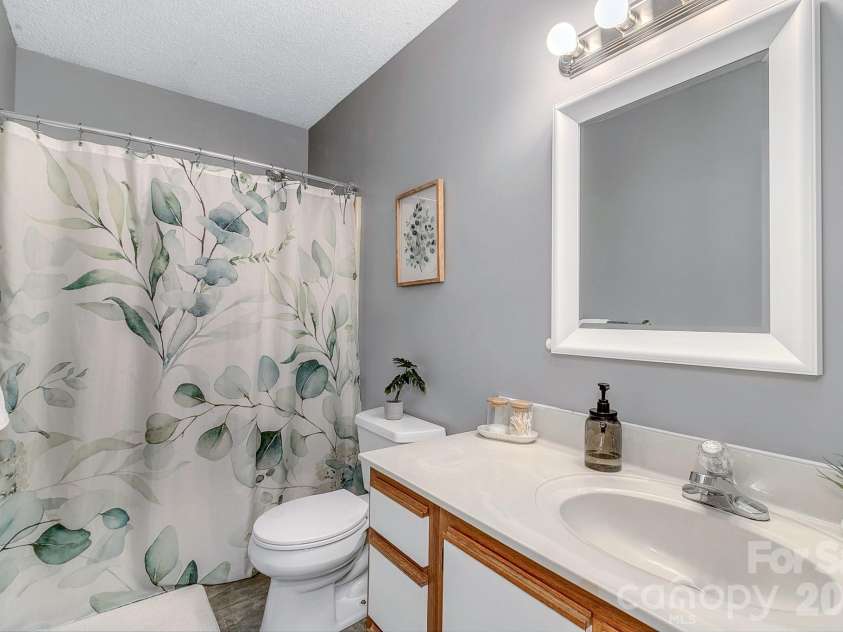 148 Stradley Mountain Road, Asheville, NC 28806.  MLS# CAR4425491, YatesRealty ID 52698. 