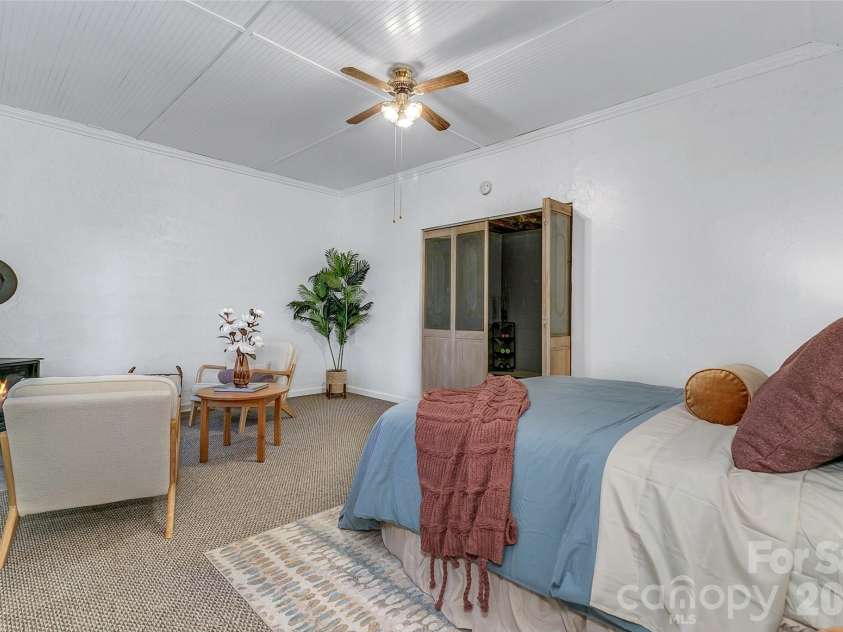 148 Stradley Mountain Road, Asheville, NC 28806.  MLS# CAR4425491, YatesRealty ID 52698. 