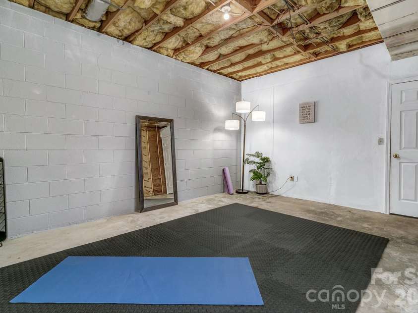 148 Stradley Mountain Road, Asheville, NC 28806.  MLS# CAR4425491, YatesRealty ID 52698. 