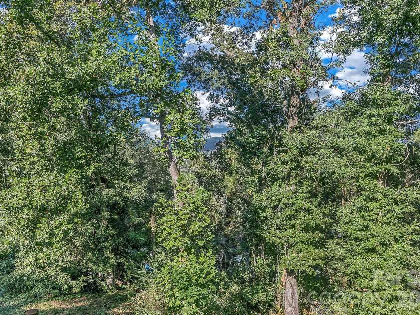 148 Stradley Mountain Road, Asheville, NC 28806.  MLS# CAR4425491, YatesRealty ID 52698. 