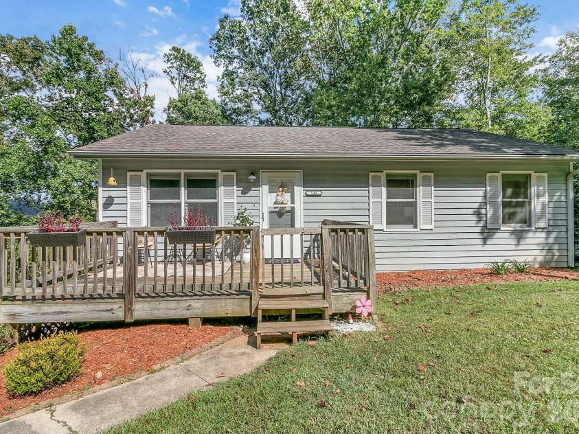 148 Stradley Mountain Road, Asheville, NC 28806.  MLS# CAR4425491, YatesRealty ID 52698. 