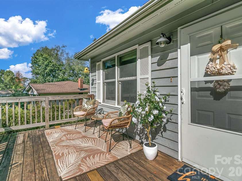 148 Stradley Mountain Road, Asheville, NC 28806.  MLS# CAR4425491, YatesRealty ID 52698. 