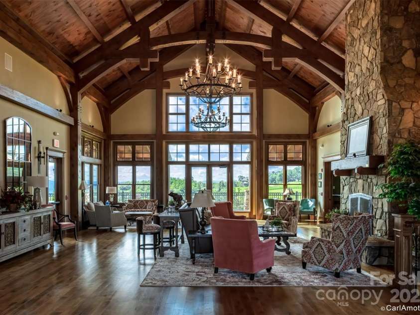 475 Dancing Bear Drive, Hendersonville, NC 28792.  MLS# CAR4244020, YatesRealty ID 5270. 