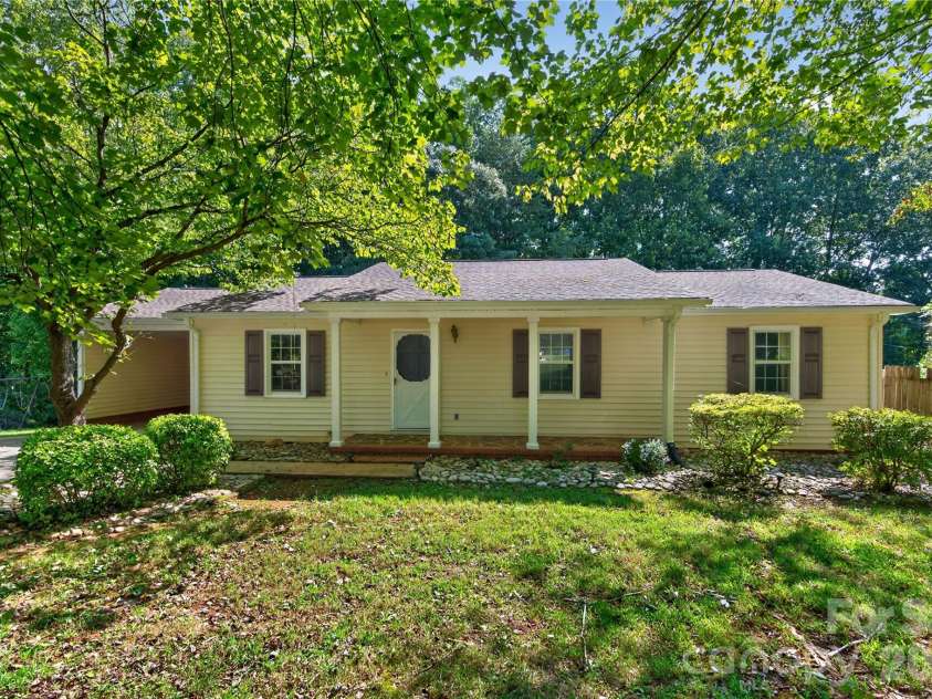 304 Hickory Lane, Salisbury, NC 28147.  MLS# CAR4421959, YatesRealty ID 52700. 