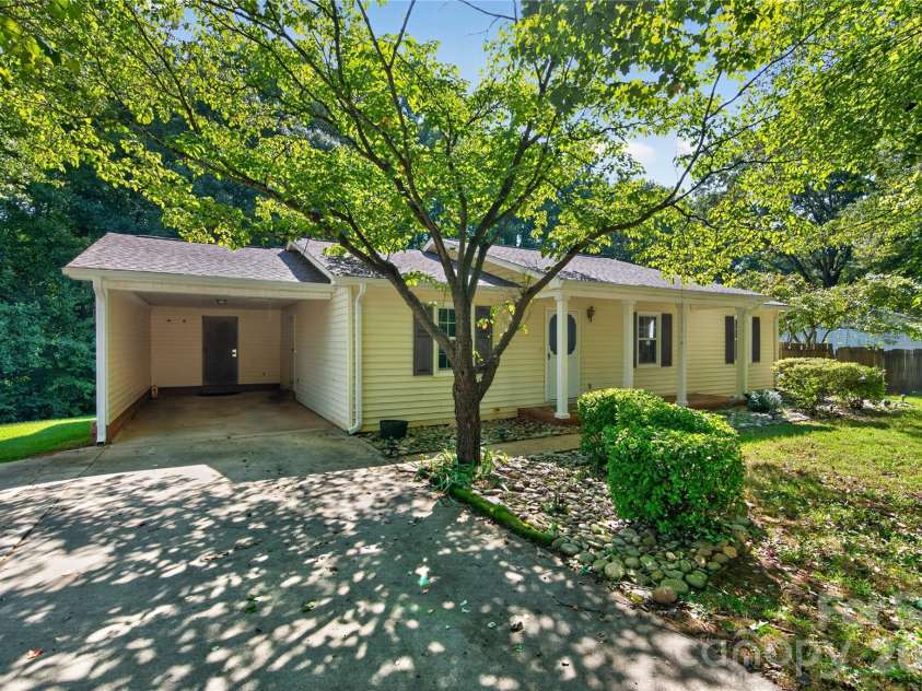 304 Hickory Lane, Salisbury, NC 28147.  MLS# CAR4421959, YatesRealty ID 52700. 