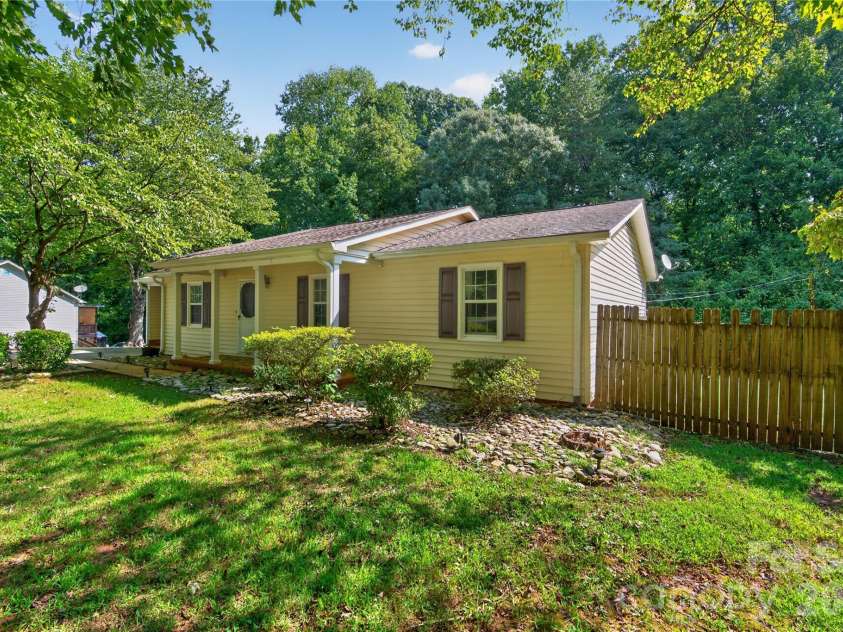 304 Hickory Lane, Salisbury, NC 28147.  MLS# CAR4421959, YatesRealty ID 52700. 