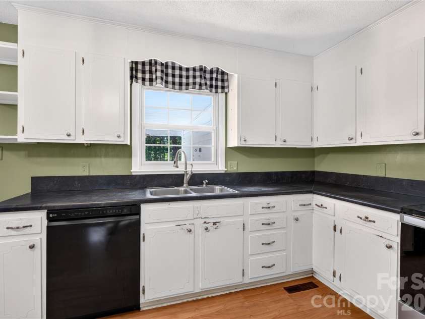 304 Hickory Lane, Salisbury, NC 28147.  MLS# CAR4421959, YatesRealty ID 52700. 