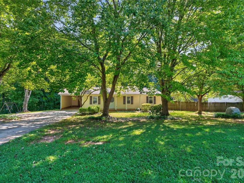 304 Hickory Lane, Salisbury, NC 28147.  MLS# CAR4421959, YatesRealty ID 52700. 