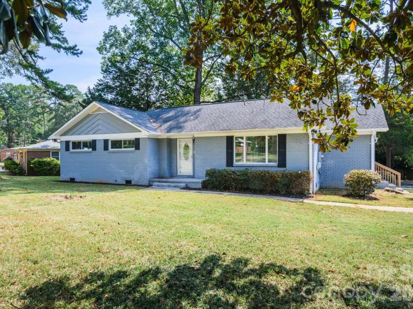 6414 Elmwood Circle, Charlotte, NC 28214.  MLS# CAR4424332, YatesRealty ID 52701. 