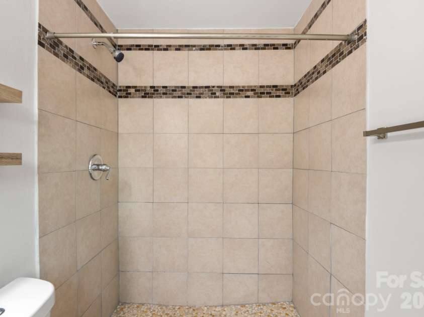 6414 Elmwood Circle, Charlotte, NC 28214.  MLS# CAR4424332, YatesRealty ID 52701. 