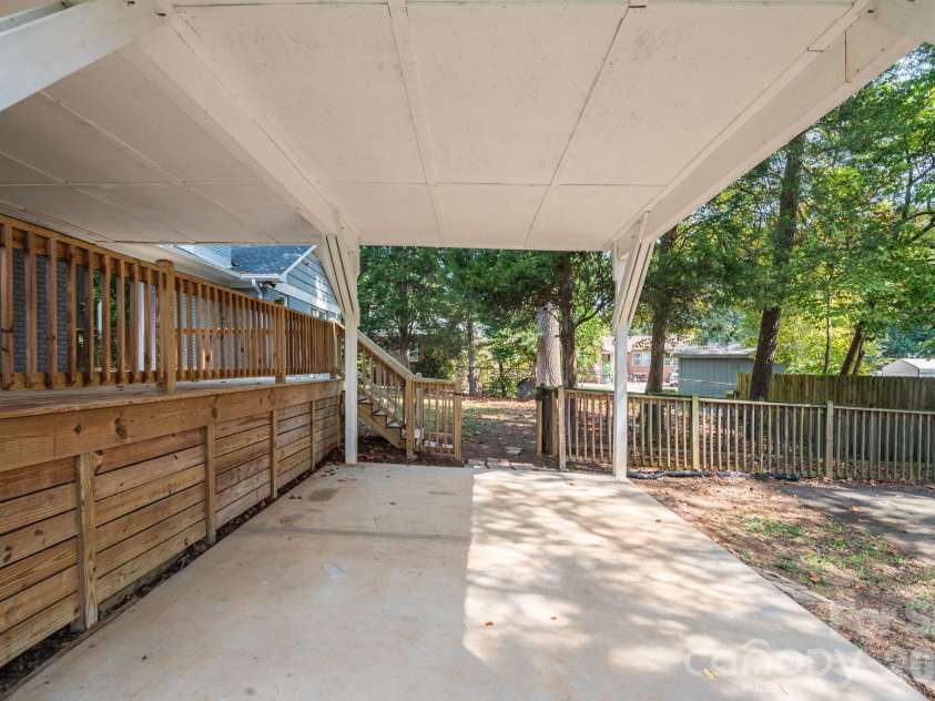 6414 Elmwood Circle, Charlotte, NC 28214.  MLS# CAR4424332, YatesRealty ID 52701. 