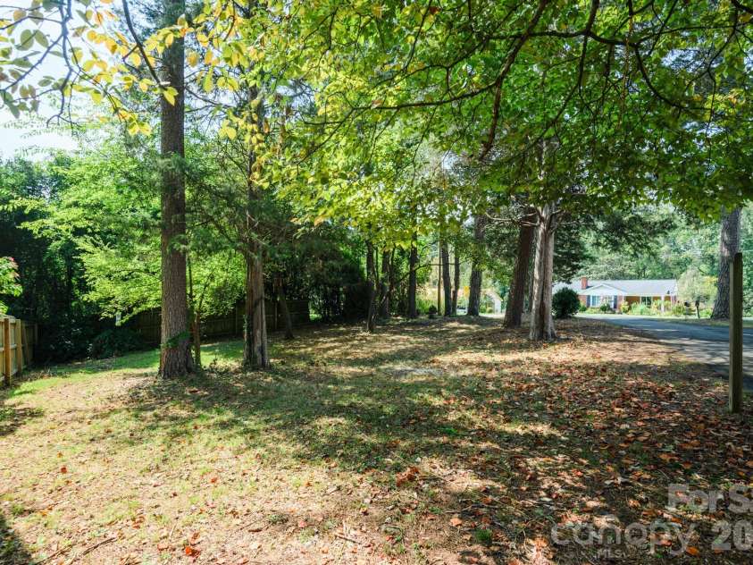 6414 Elmwood Circle, Charlotte, NC 28214.  MLS# CAR4424332, YatesRealty ID 52701. 