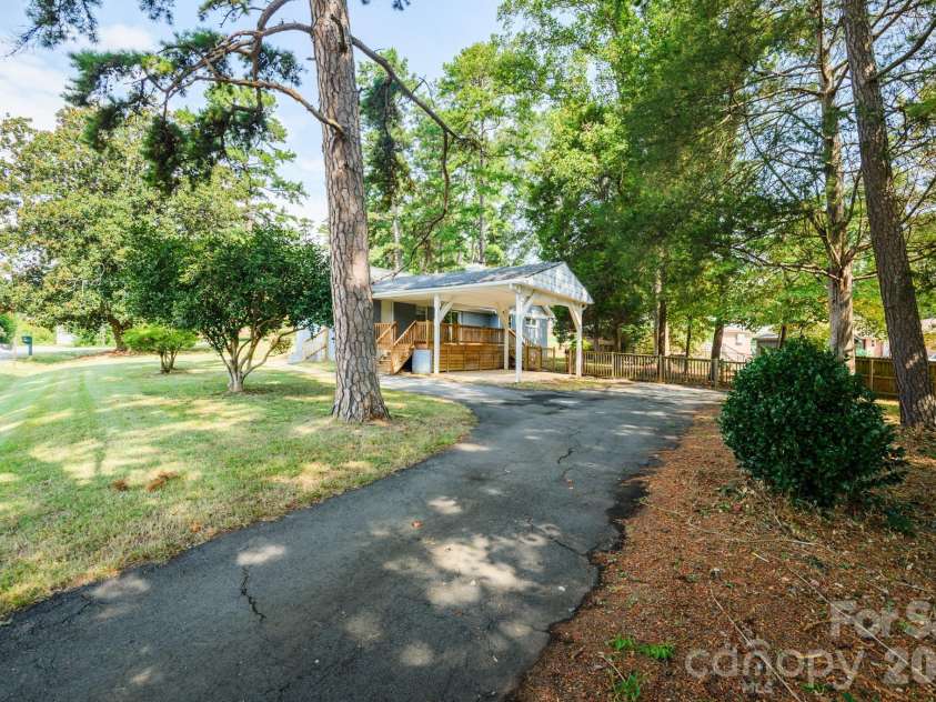 6414 Elmwood Circle, Charlotte, NC 28214.  MLS# CAR4424332, YatesRealty ID 52701. 