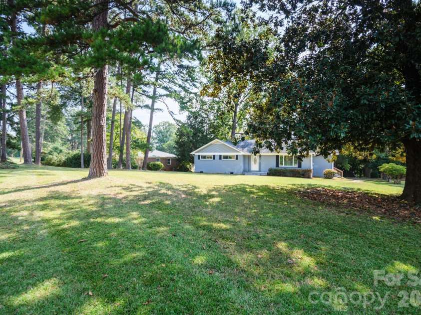 6414 Elmwood Circle, Charlotte, NC 28214.  MLS# CAR4424332, YatesRealty ID 52701. 