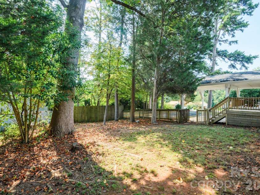 6414 Elmwood Circle, Charlotte, NC 28214.  MLS# CAR4424332, YatesRealty ID 52701. 