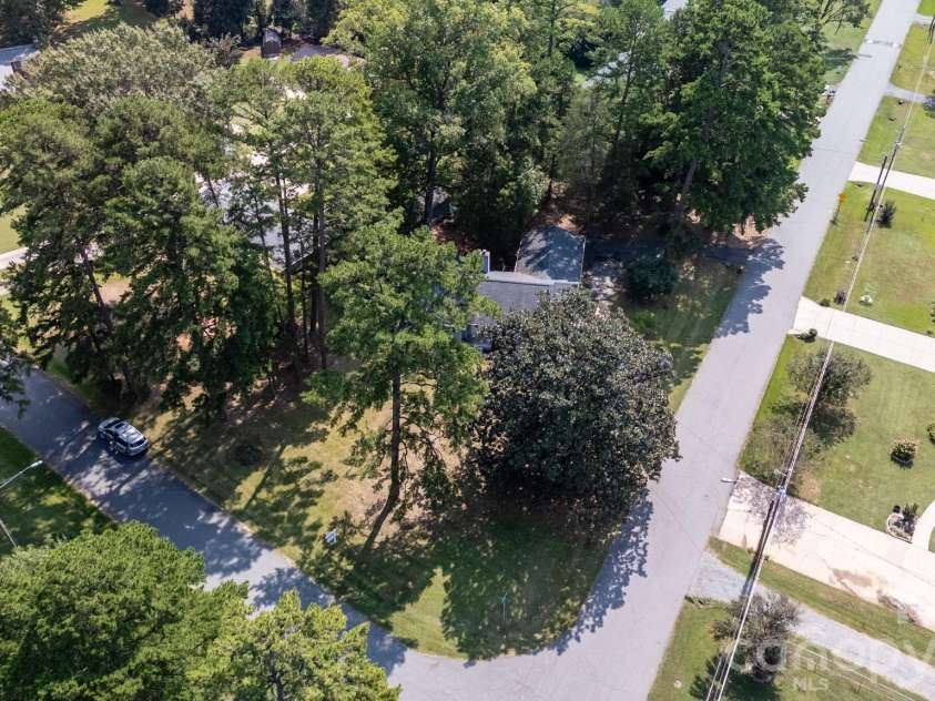 6414 Elmwood Circle, Charlotte, NC 28214.  MLS# CAR4424332, YatesRealty ID 52701. 