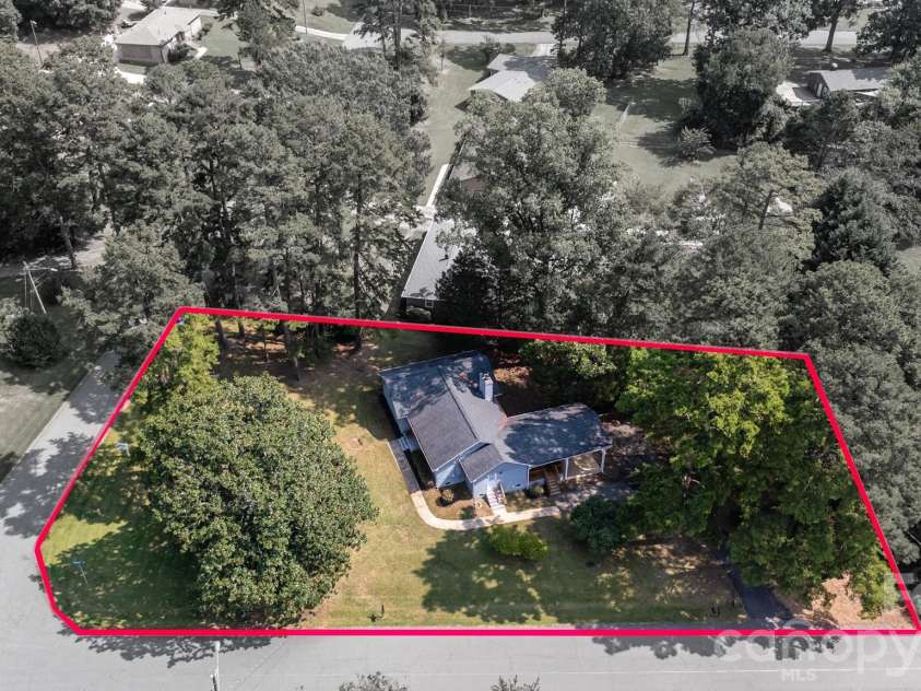 6414 Elmwood Circle, Charlotte, NC 28214.  MLS# CAR4424332, YatesRealty ID 52701. 