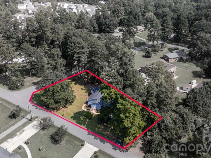 6414 Elmwood Circle, Charlotte, NC 28214.  MLS# CAR4424332, YatesRealty ID 52701. 