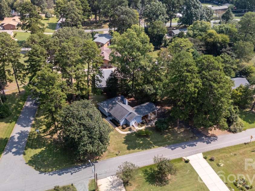 6414 Elmwood Circle, Charlotte, NC 28214.  MLS# CAR4424332, YatesRealty ID 52701. 